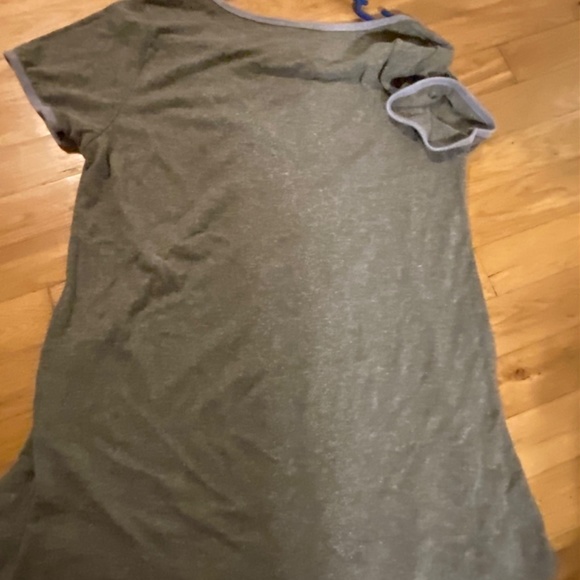 Lularoe Classic T - Picture 4 of 5